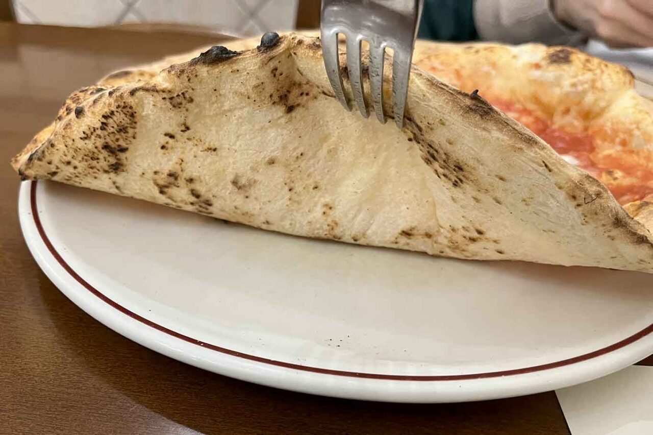 la cottura della pizza margherita di Attilio alla Pignasecca che arriva seconda nel Girone I del Campionato della Pizza 2024