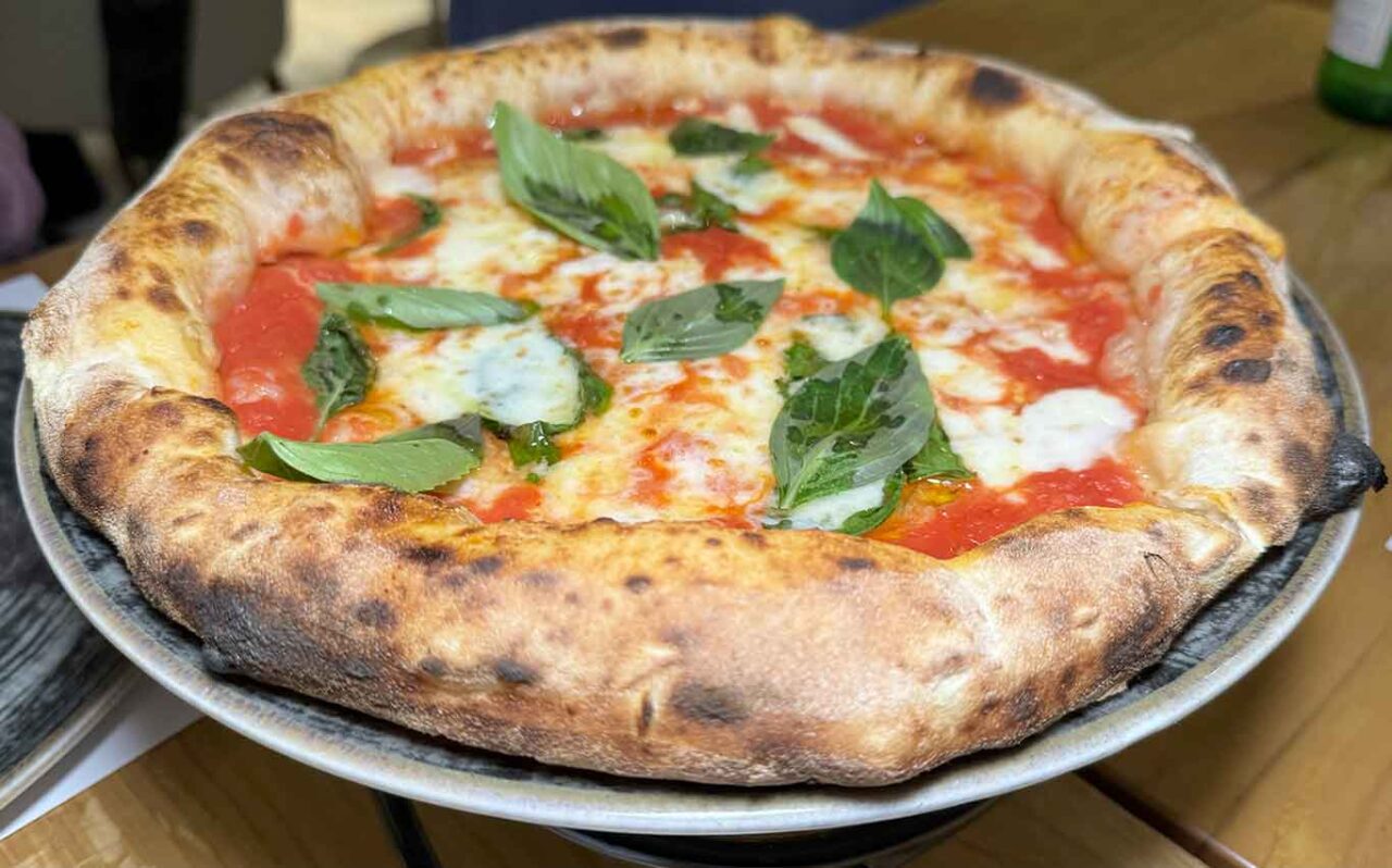 la pizza margherita della pizzeria Gli Esposito a Salerno che vince il Girone L del Campionato della Pizza 2024