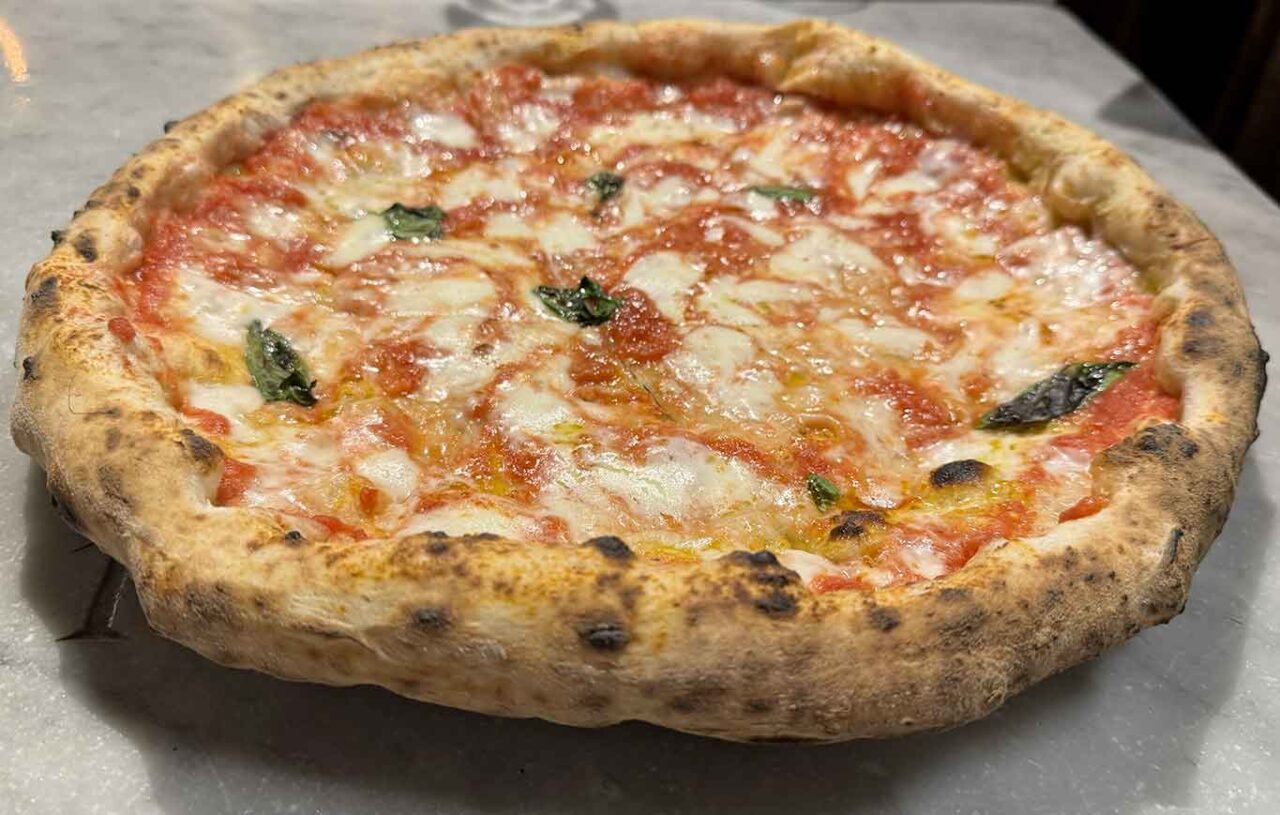 la pizza margherita di Sorbillo ai Tribunali nel Girone I del Campionato della Pizza 2024