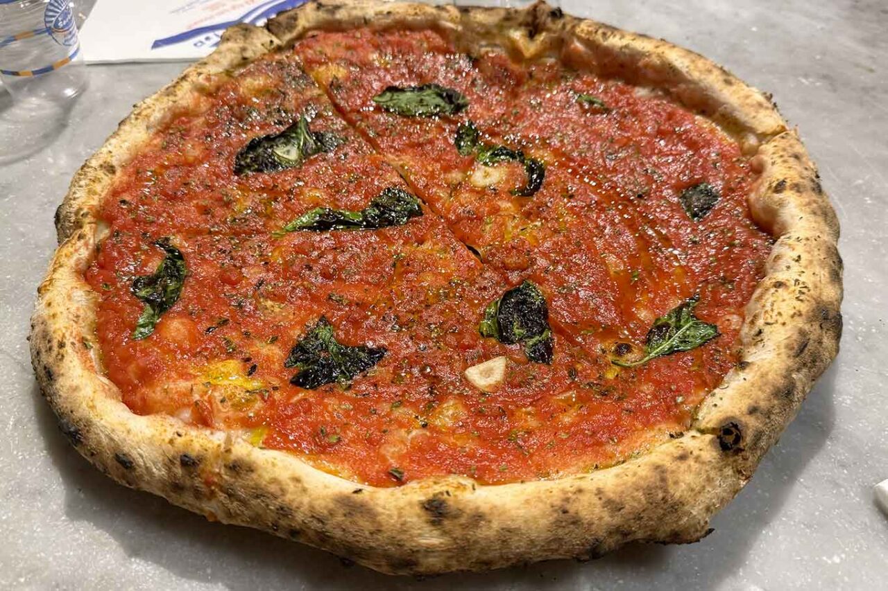 la pizza marinara di Sorbillo ai Tribunali nel Girone I del Campionato della Pizza 2024