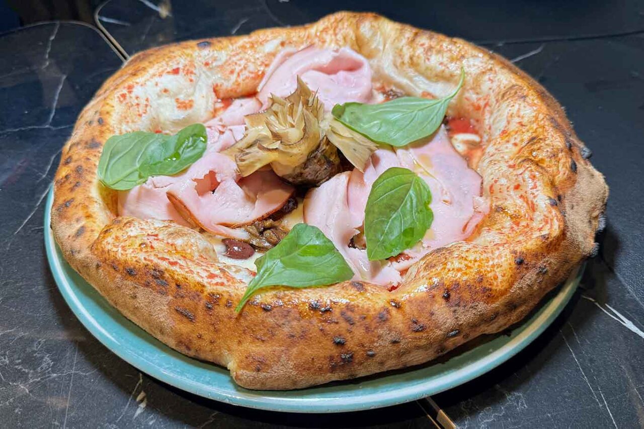 La pizza Capricciosa di Vincenzo Capuano a Napoli