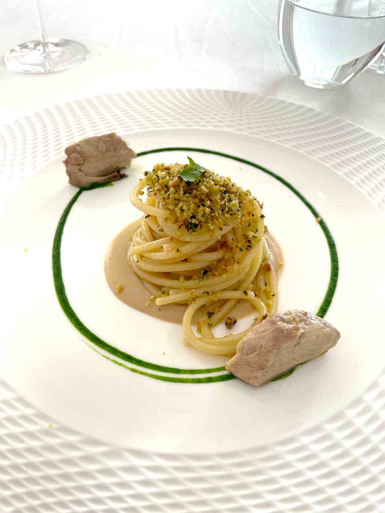 gli spaghetti con lo sgombro al ristorante Don Alfonso 1890 a Sant'Agata sui Due Golfi 
