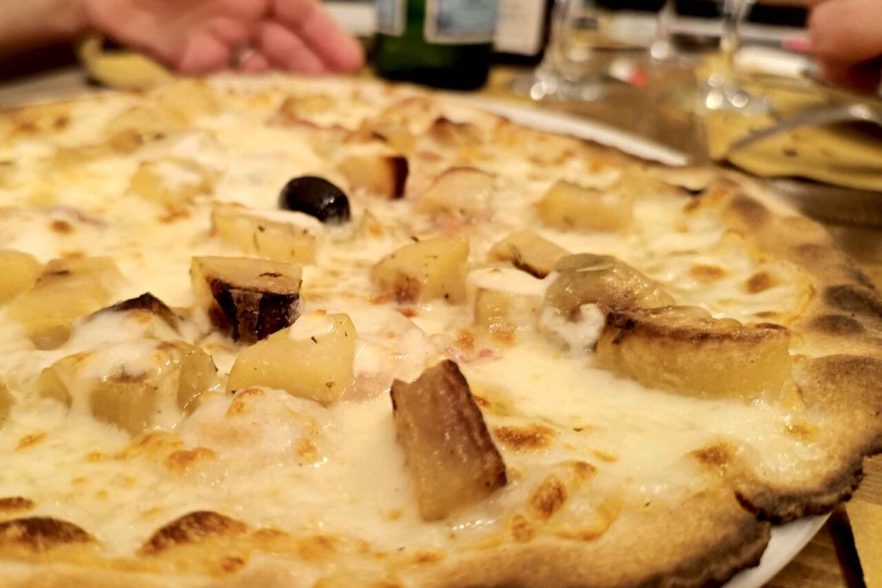 pizza Lardo di Patanegra, patate e miele della pizzeria Cimarra 4 a Roma 