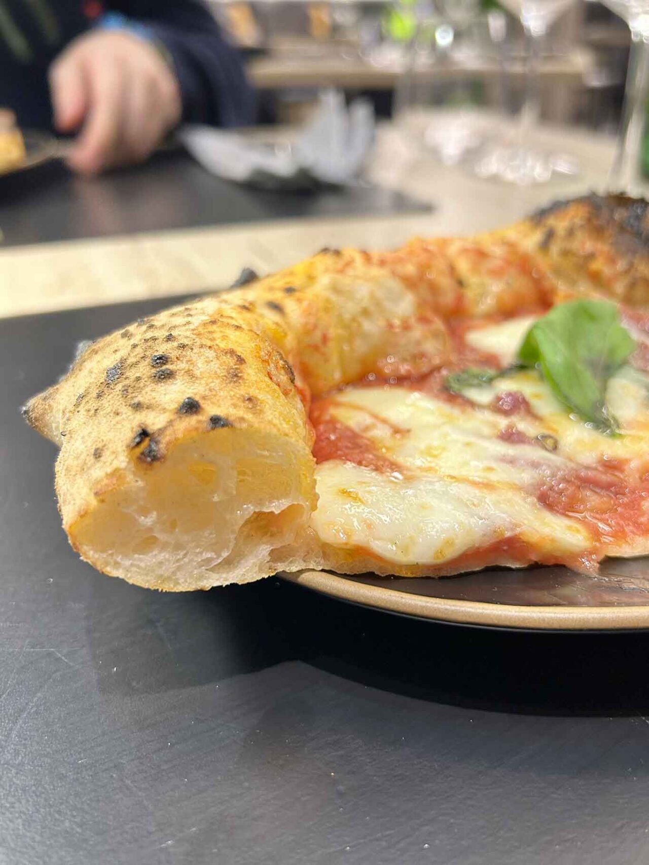 la pizza diavola della pizzeria Carlo Sammarco 2.0 ad Aversa
