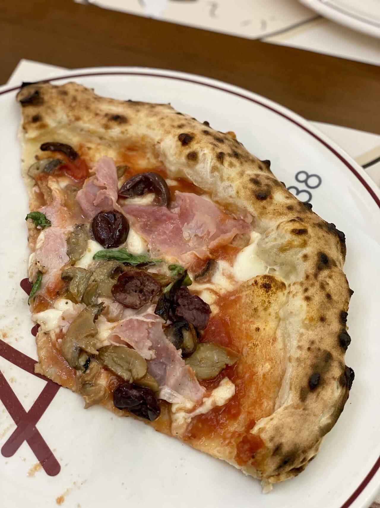 Le migliori pizze in Campania: capricciosa di Attilio alla Pignasecca