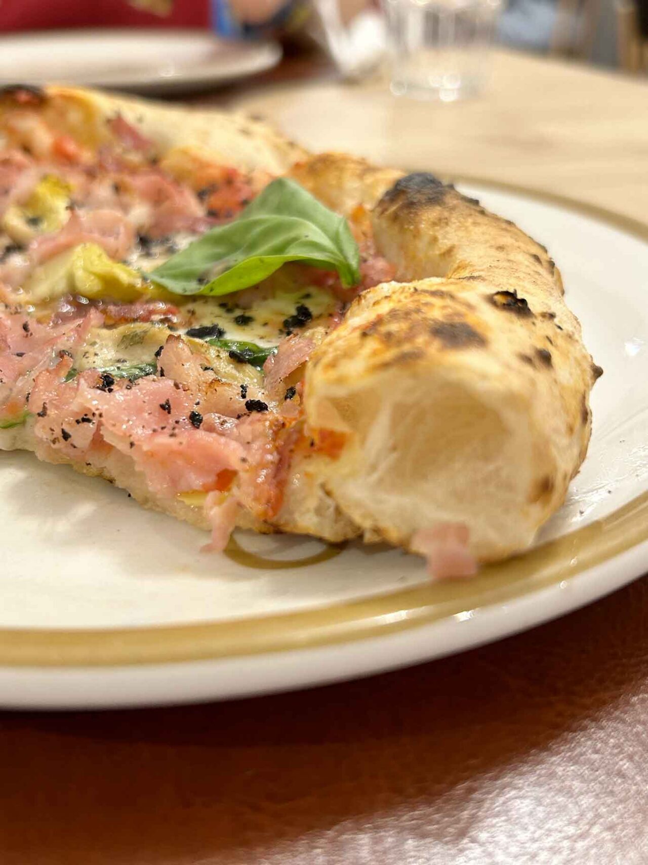 la pizza capricciosa della pizzeria Decimo Scalo a Caserta