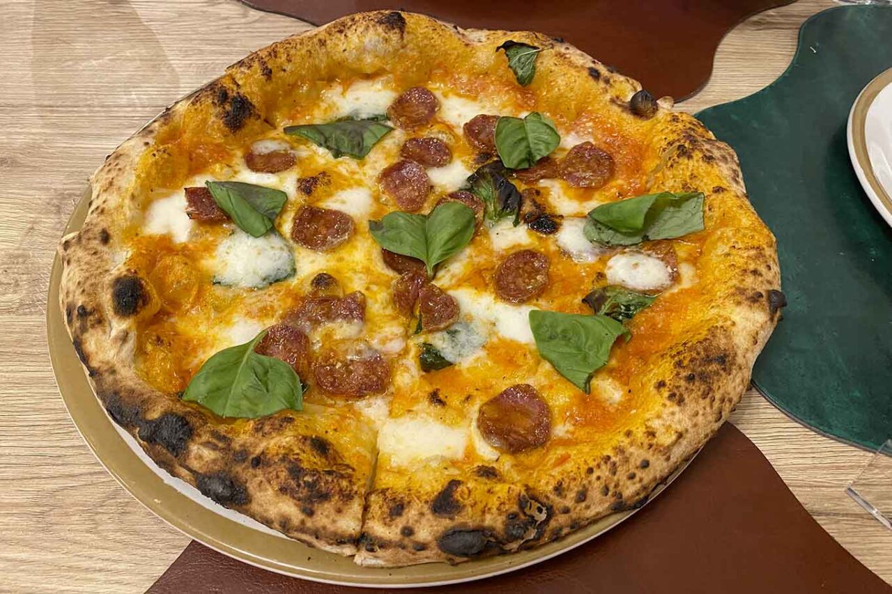 la pizza diavola arrabbiata della pizzeria Decimo Scalo a Caserta