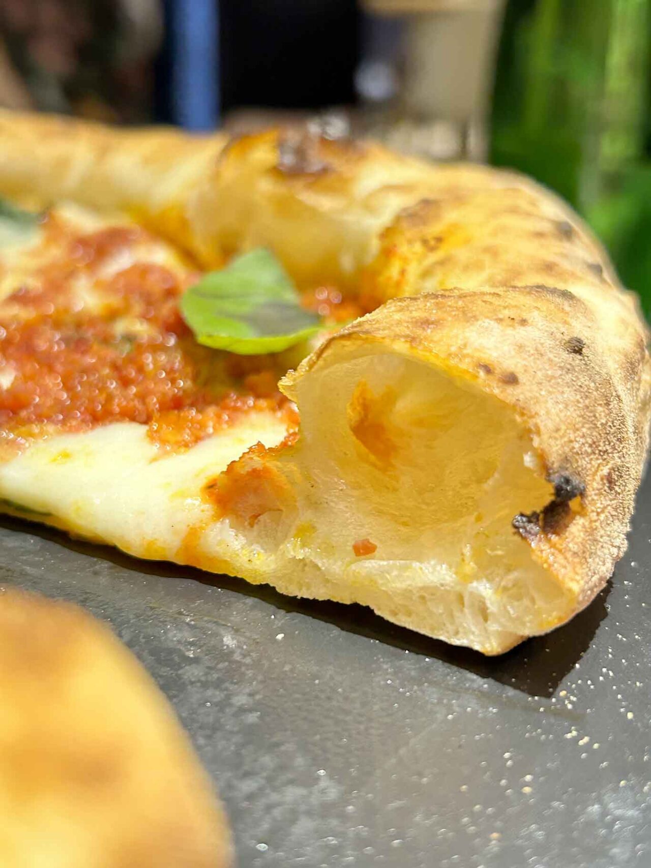 Campionato della Pizza 2024 pizzeria Gli Esposito a Salerno pizza 'nduja cornicione
