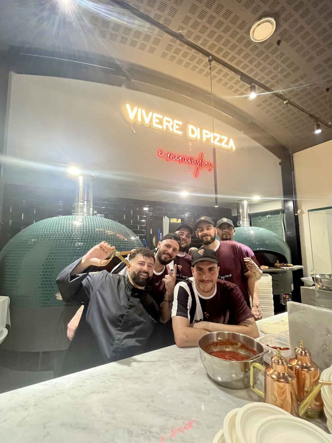 il team della pizzeria di Vincenzo Capuano a Torino
