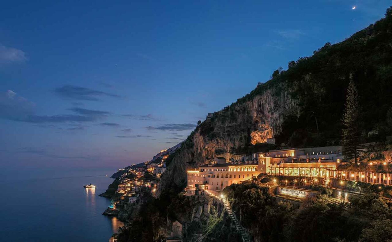 Anantara Convento di Amalfi Grand Hotel: la veduta con il ristorante che serve i cannelloni