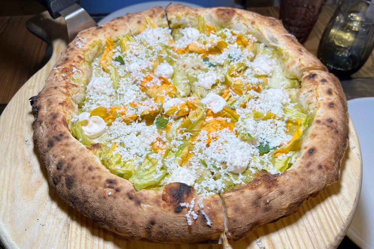 pizza Fiori di zucca al quadrato della pizzeria I Masanielli di Francesco Martucci a Caserta