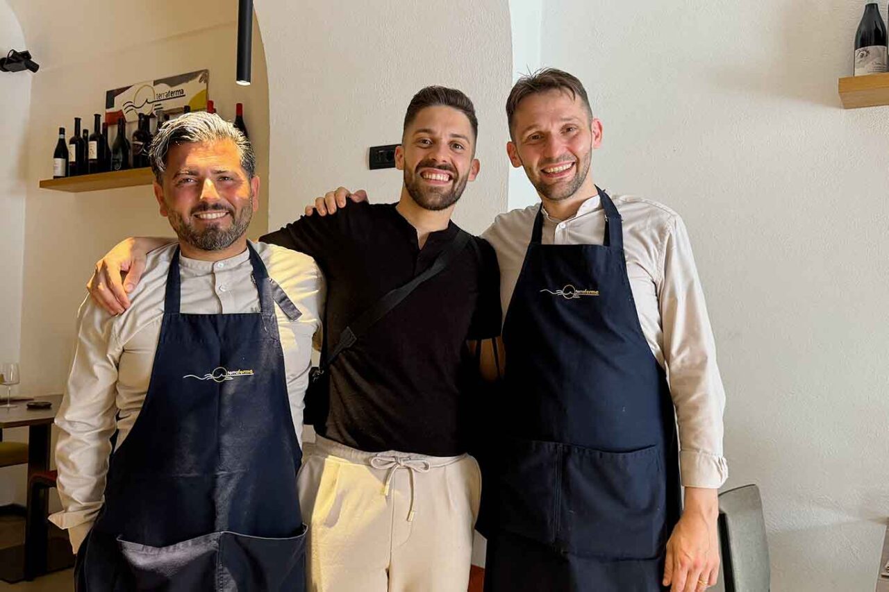 lo staff del ristorante Terraferma a Salerno