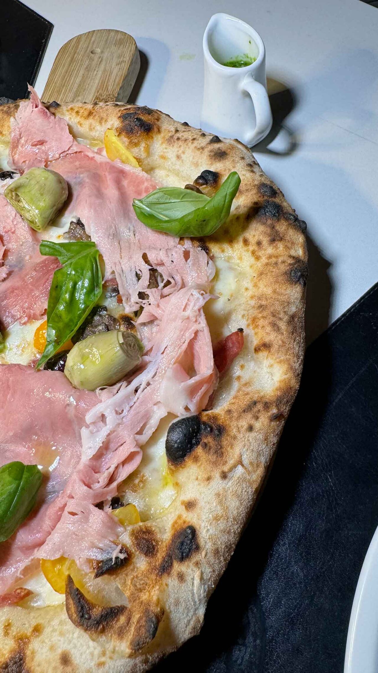 la pizza Capricciosa di Davide Ruotolo della Pizzeria Palazzo Petrucci a Napoli nel Campionato della Pizza 2024