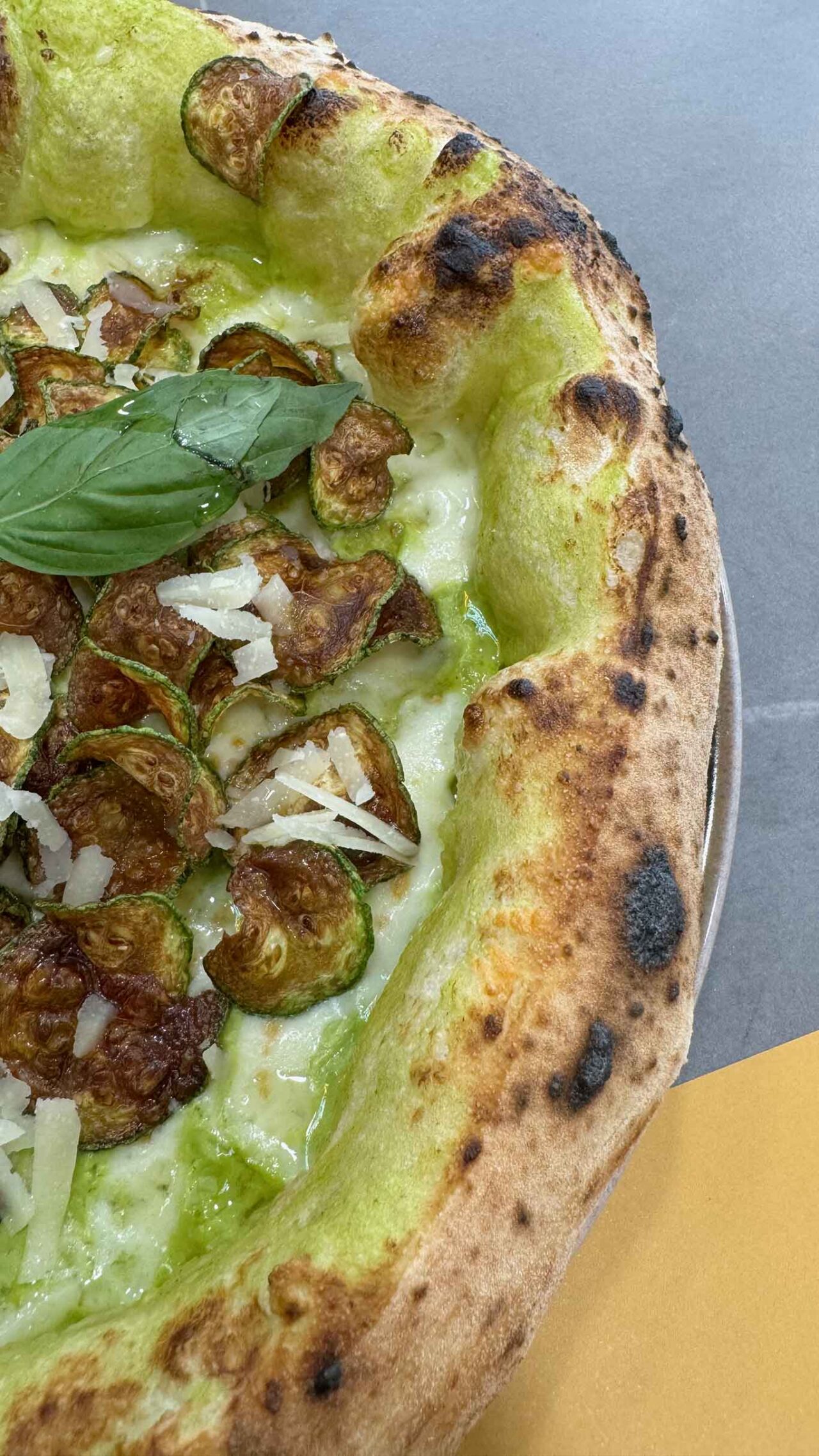 la pizza Nerano della pizzeria Michele Botta a Melito di Napoli