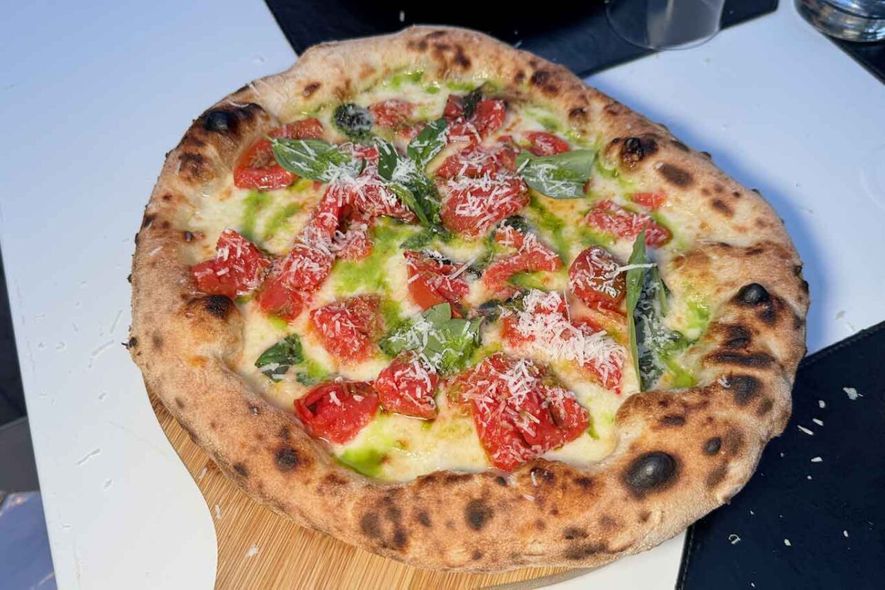 la pizza filetto di pomodoro di Davide Ruotolo della Pizzeria Palazzo Petrucci a Napoli nel Campionato della Pizza 2024
